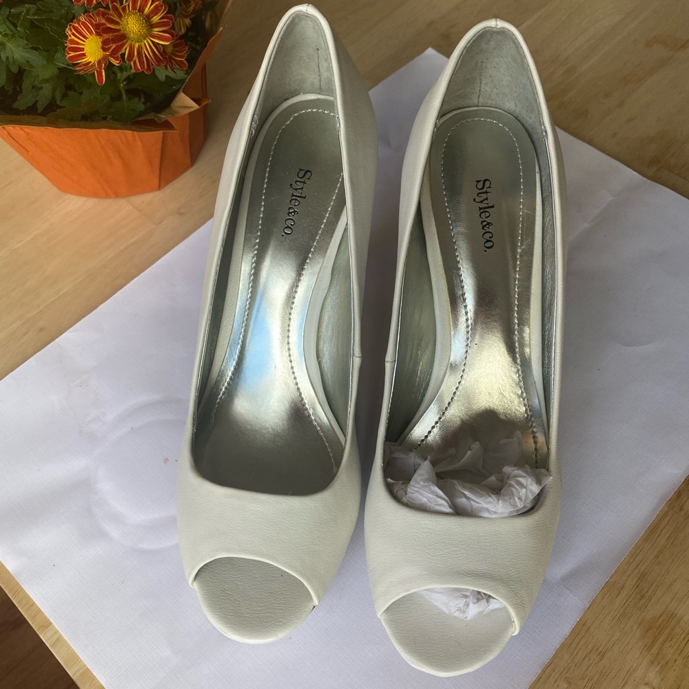 Open Toe Pump With Platform - image 1